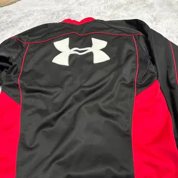 언더아머 블랙/레드 긴팔 저지 LG