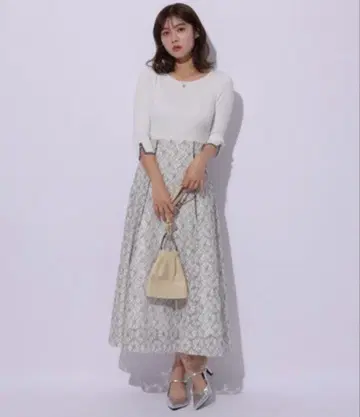 Apuweiser Riche 배색 레이스 절개 도킹 원피스 꽃무늬 리본