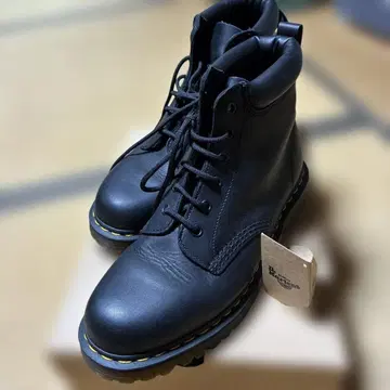 Dr.Martens 닥터마틴 6홀 부츠 UK8