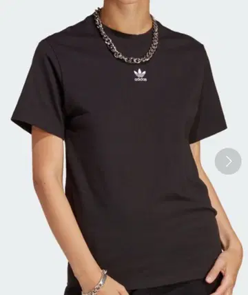 adidas 블랙 반팔 티셔츠