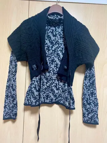 다이앤 폰 파스텐버그 블랙 케이블 짜임 볼레로