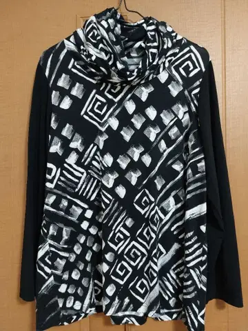 이마니시 케이코 흑백 디자인 상의 L