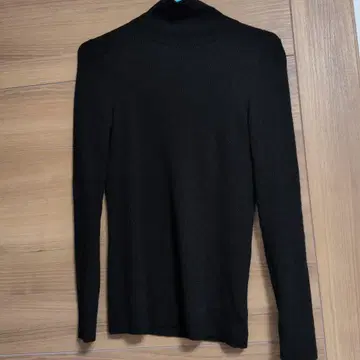 리브 터틀넥 니트 블랙