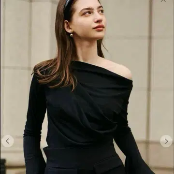 에메인 드레이프 넥 커프스 슬리브 블라우스 오프숄더