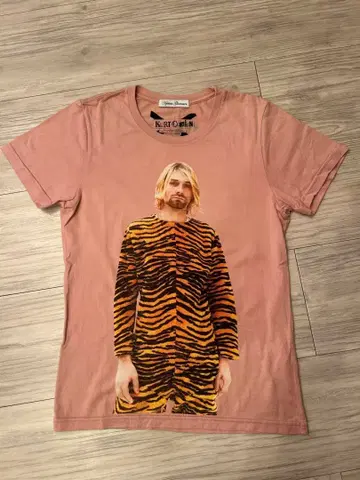 가격 인하 Hysteric Glamour 커트 코베인 T셔츠