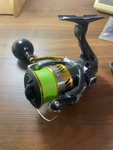 시마노 사하라 4000 고메쿠사스 블랙 핸들 PE 1호 포함