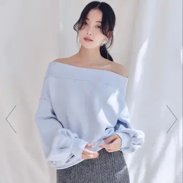 스나이델 원숄더 로고 맨투맨