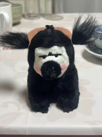 유니크한 블랙 봉제 인형