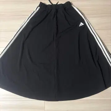 adidas 블랙 플레어 스커트