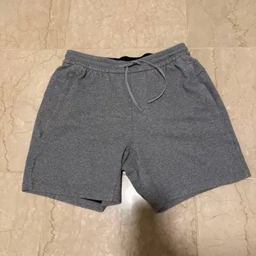 룰루레몬 그레이 숏팬츠 L 사이즈