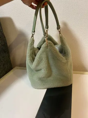 민트 그린 퍼 백 버킷형