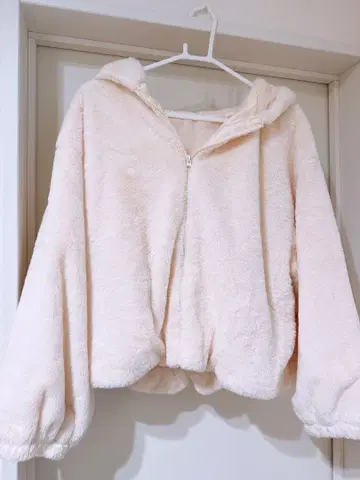 미사용 새상품 화이트 플리스 자켓 M 사이즈