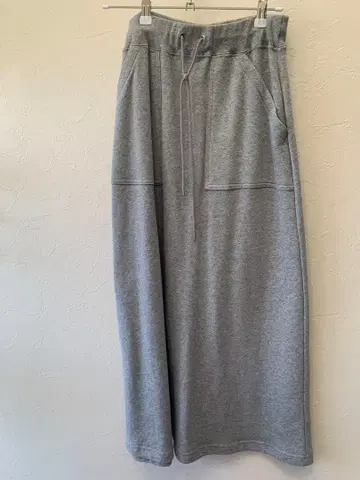 새상품급 니코앤드 라메 라메 그레이 맨투맨 타이트 스커트