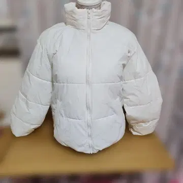 화이트 다운 자켓