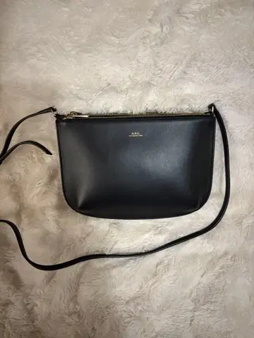 A.P.C. 숄더백