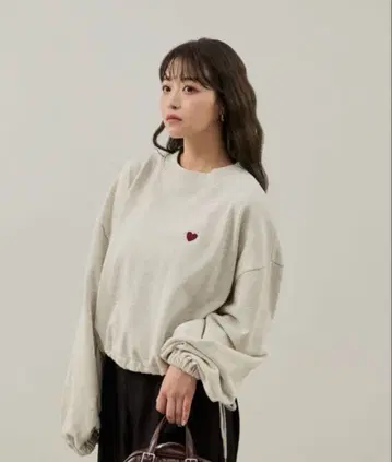 맨투맨 [karin] 하트 자수 루즈핏 맨투맨 여성용 네이비