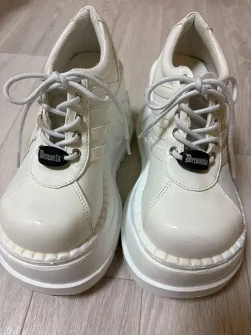 Demonia 화이트 플랫폼 스니커즈