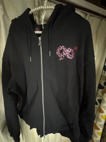 9090 logo cat zip hoodie