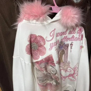 화이트 후드티 핑크 퍼 포함