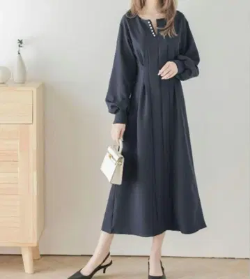 La-gemme 펄 모티브 허리 턱 원피스 네이비 550