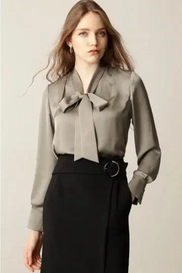 핑키앤다이안 리본 달린 2WAY 새틴 블라우스 그레이지 38