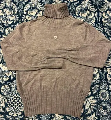 엠즈 그레이시 꽃 모티브 터틀넥 스웨터 40