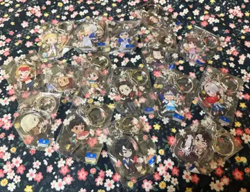 유리 !on ICE 아크릴 키링 세트