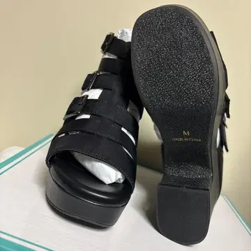 통굽 글래디에이터 샌들 by 키다리 아저씨 새상품 미사용