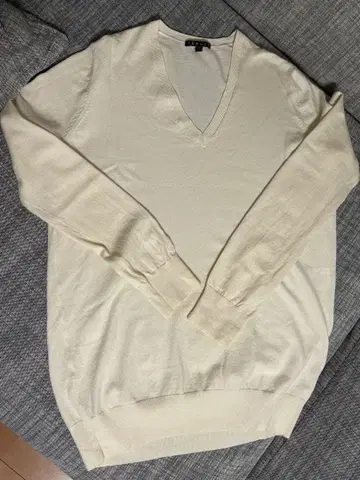 새상품급 띠어리 V넥 스웨터 아이보리 S