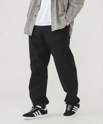 BEAMS 테이퍼드 맨투맨 팬츠