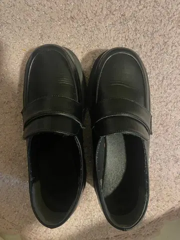 블랙 통굽 로퍼 스트랩 포함