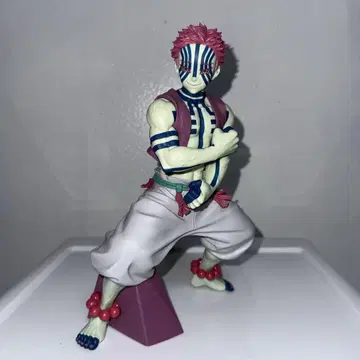 아카자 Grandista 압도적 존재감