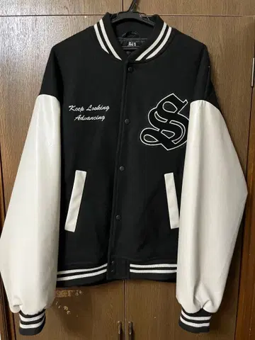 바시티 자켓 블랙/화이트