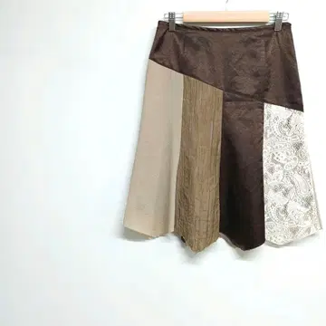 브라운 계열 패치워크 플레어 스커트 무릎 기장 지퍼 안감 멋스러운 패턴
