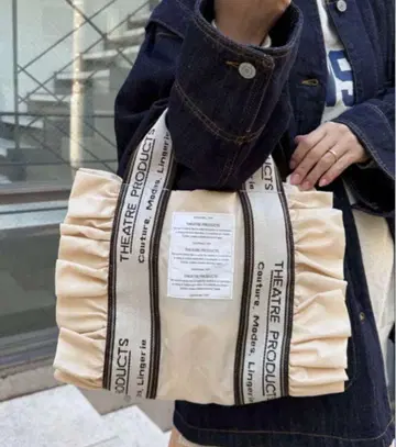 새상품급 시어터 프로덕츠 별주 프릴 2WAYBAG 핑크 토트백