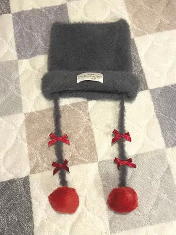 베를리오즈 디즈니랜드 그레이 퍼풍 니트 모자