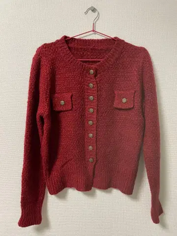 빨간색 니트 가디건