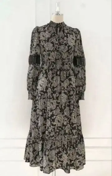 herlipto Winter Floral Long-sleeve Dress