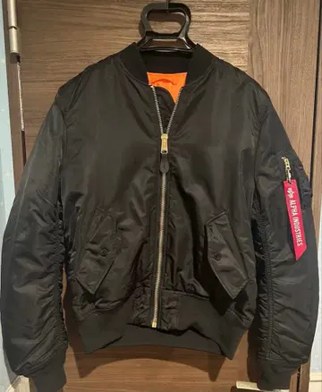 ALPHA INDUSTRIES 블랙 MA-1 플라이트 자켓