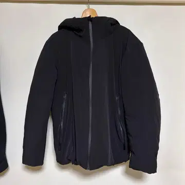 워크맨 GIGA PUFF 블랙 다운 자켓