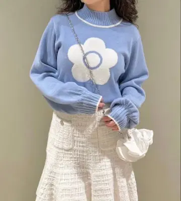 릴리 브라운과 마리콴트 콜라보 니트