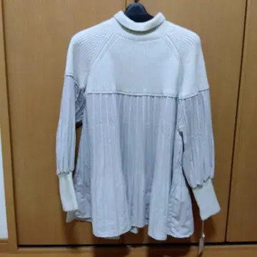 화이트 계열 래글런 슬리브 긴팔 상의 M-L