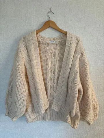 로리즈팜 핸드 니트 가디건 아이보리