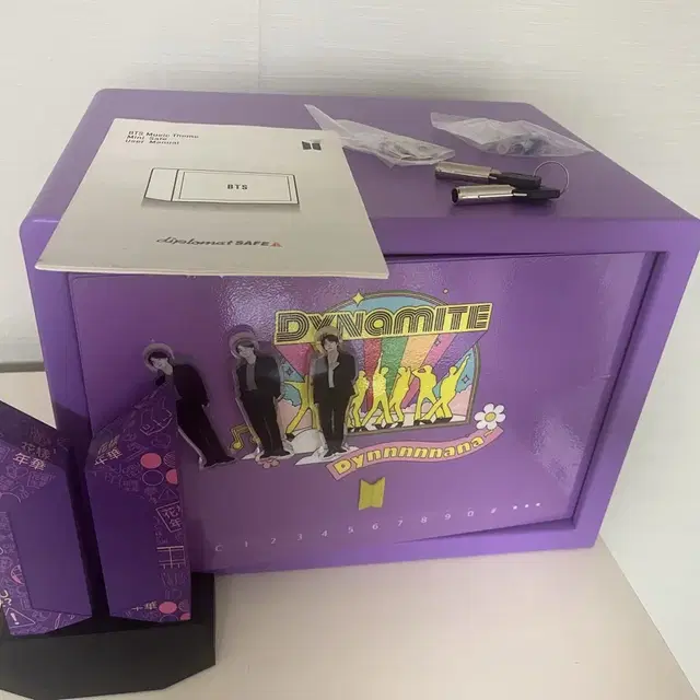 11/30까지 택포) 방탄 금고, 로고 피규어, 자석 3종