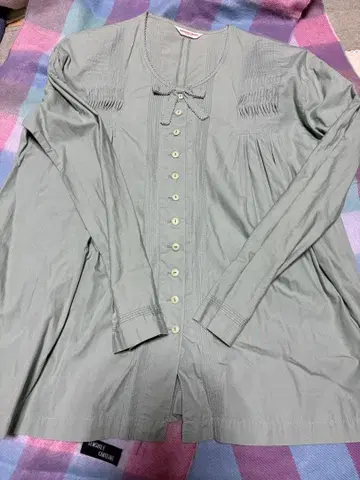 원더풀 월드 뒷모습이 귀여운 하카 면 블라우스