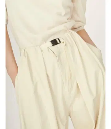 허리 벨트 포함 와이드 팬츠 (아이보리)