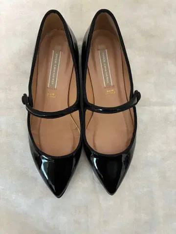 인터 슈슈르 사이즈 36 에나멜 블랙 스틸레토