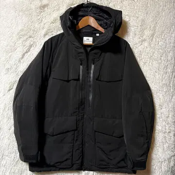 유니클로 화이트 마운티니어링 하이브리드 다운 파카 M 블랙