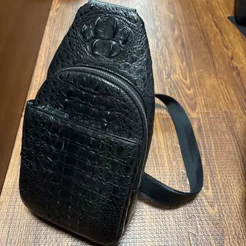 블랙 크로커다일 바디백 숄더백