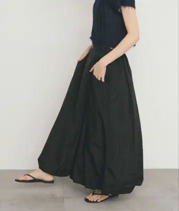 KBF 턱 벌룬 스커트 블랙
